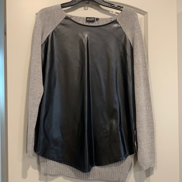 Gray and leather sweater - Picture 1 of 2